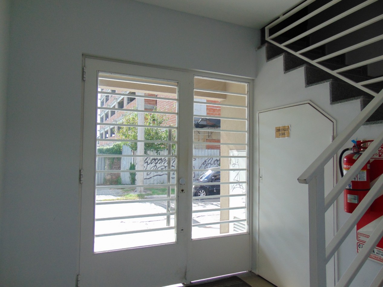 VENTA de departamento monoambiente en san justo
