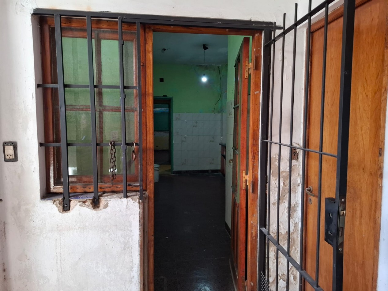 VENTA DE CASA DE 3 AMBIENTES EN ISIDRO CASANOVA