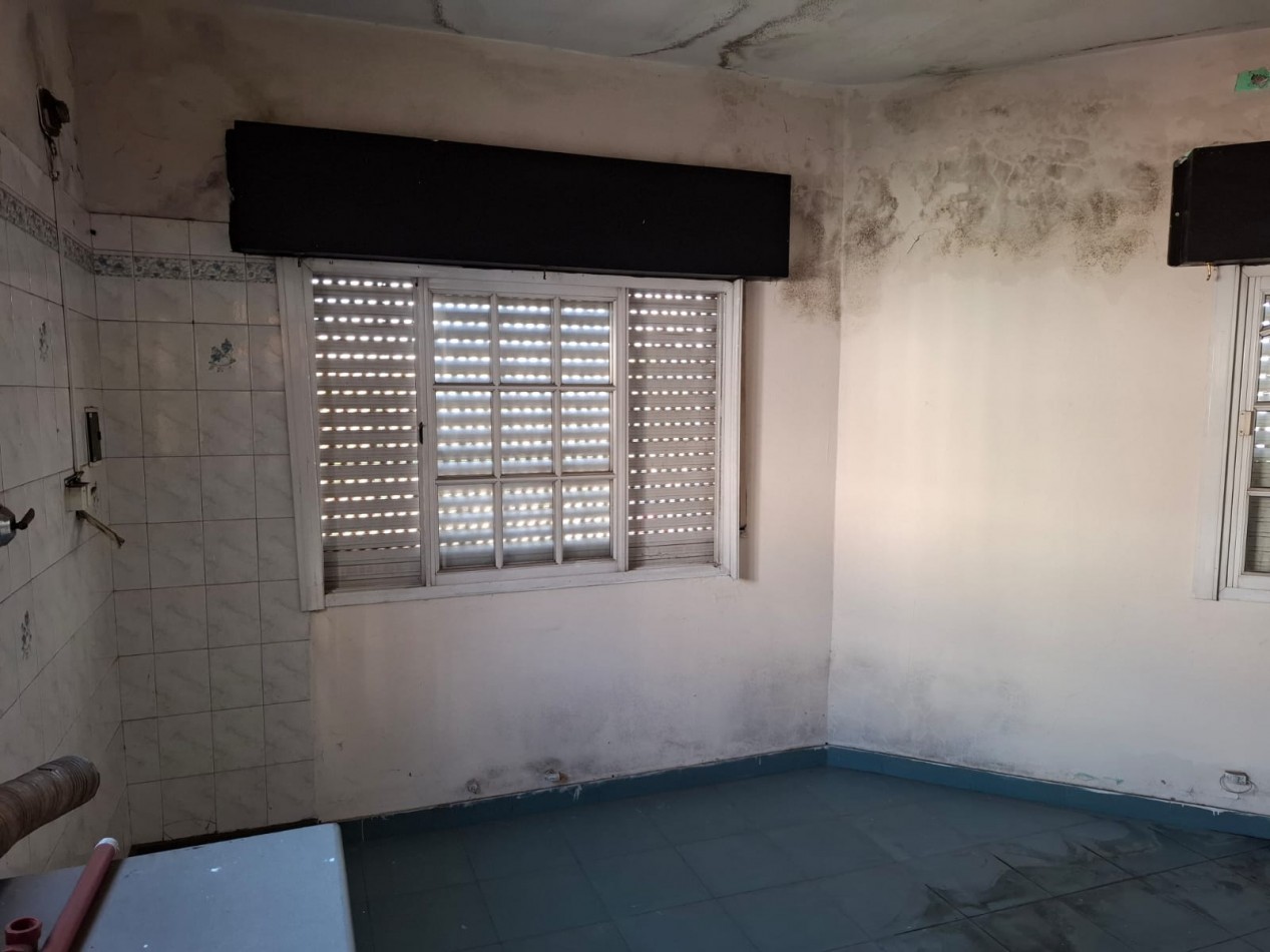 VENTA DE CASA DE 3 AMBIENTES EN ISIDRO CASANOVA