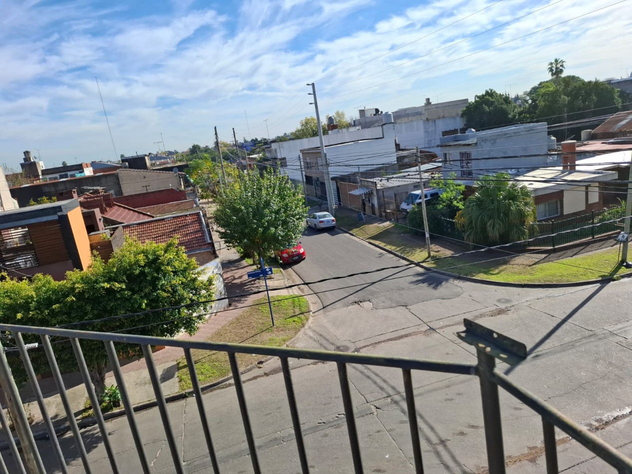 VENTA DE CASA DE 3 AMBIENTES EN ISIDRO CASANOVA