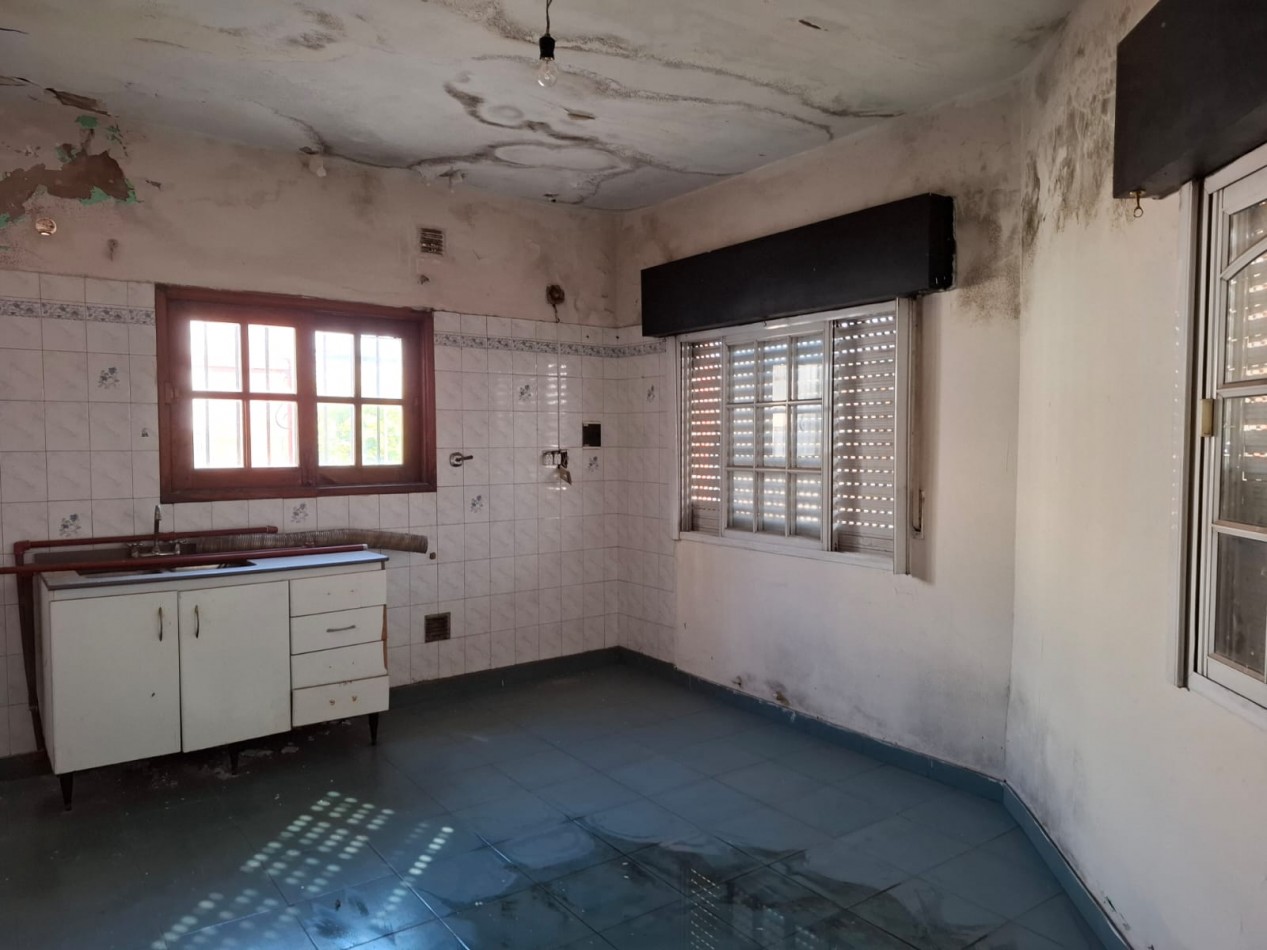 VENTA DE CASA DE 3 AMBIENTES EN ISIDRO CASANOVA