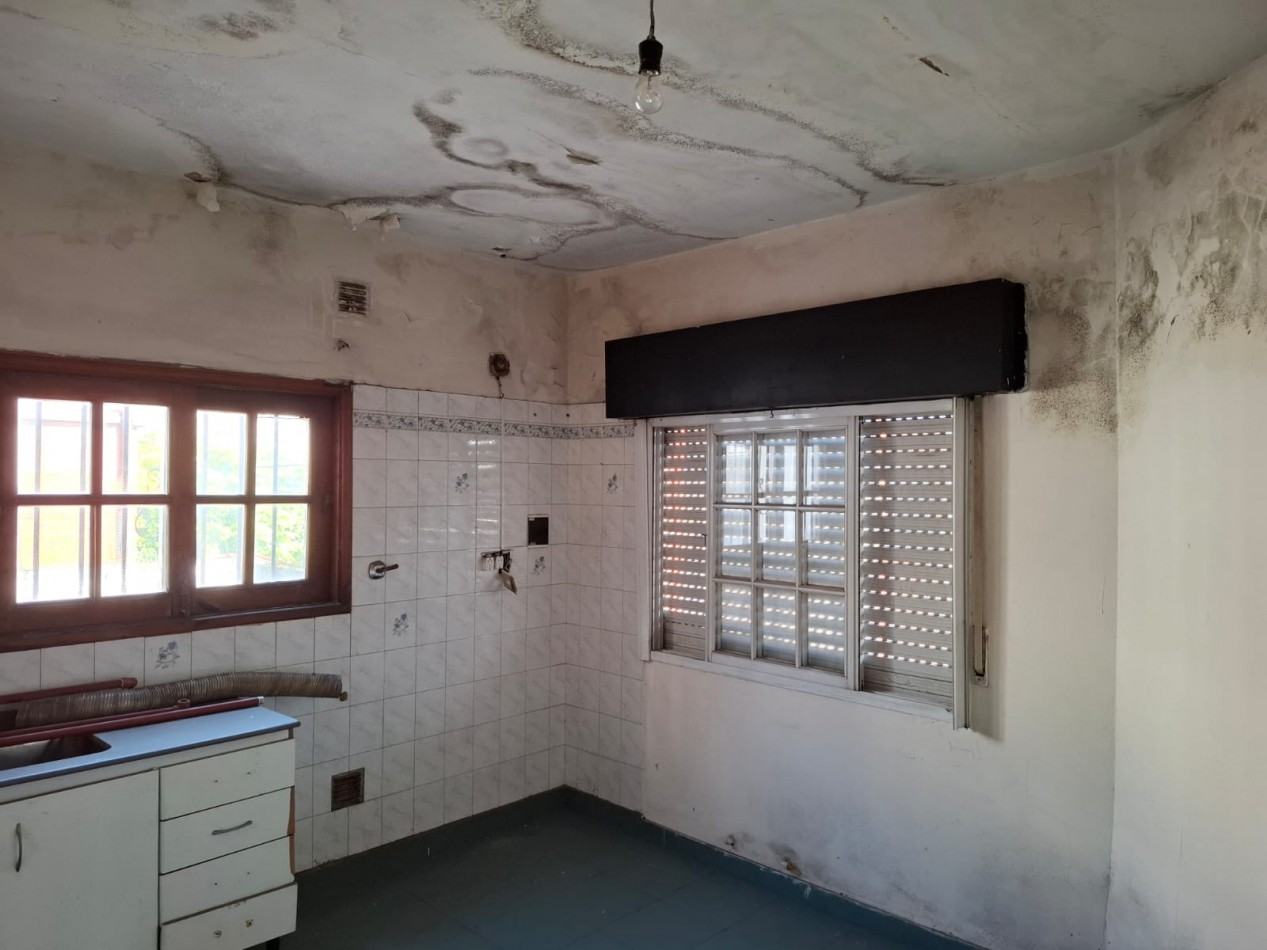 VENTA DE CASA DE 3 AMBIENTES EN ISIDRO CASANOVA