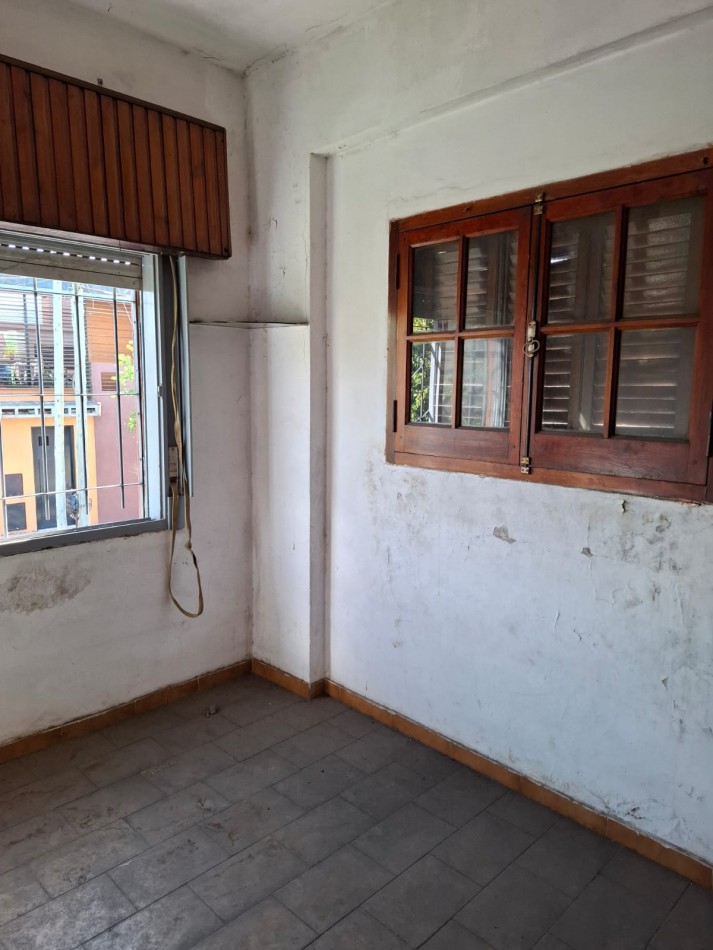 VENTA DE CASA DE 3 AMBIENTES EN ISIDRO CASANOVA