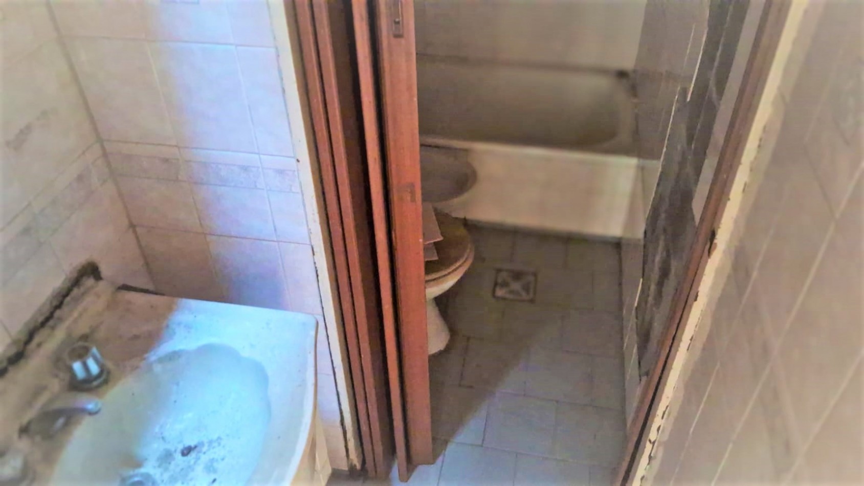 CASA CON LOCAL MAS 1 PH MAS 2 COCHERAS VENTA EN BLOCK EN LA TABLADA RETASADO!
