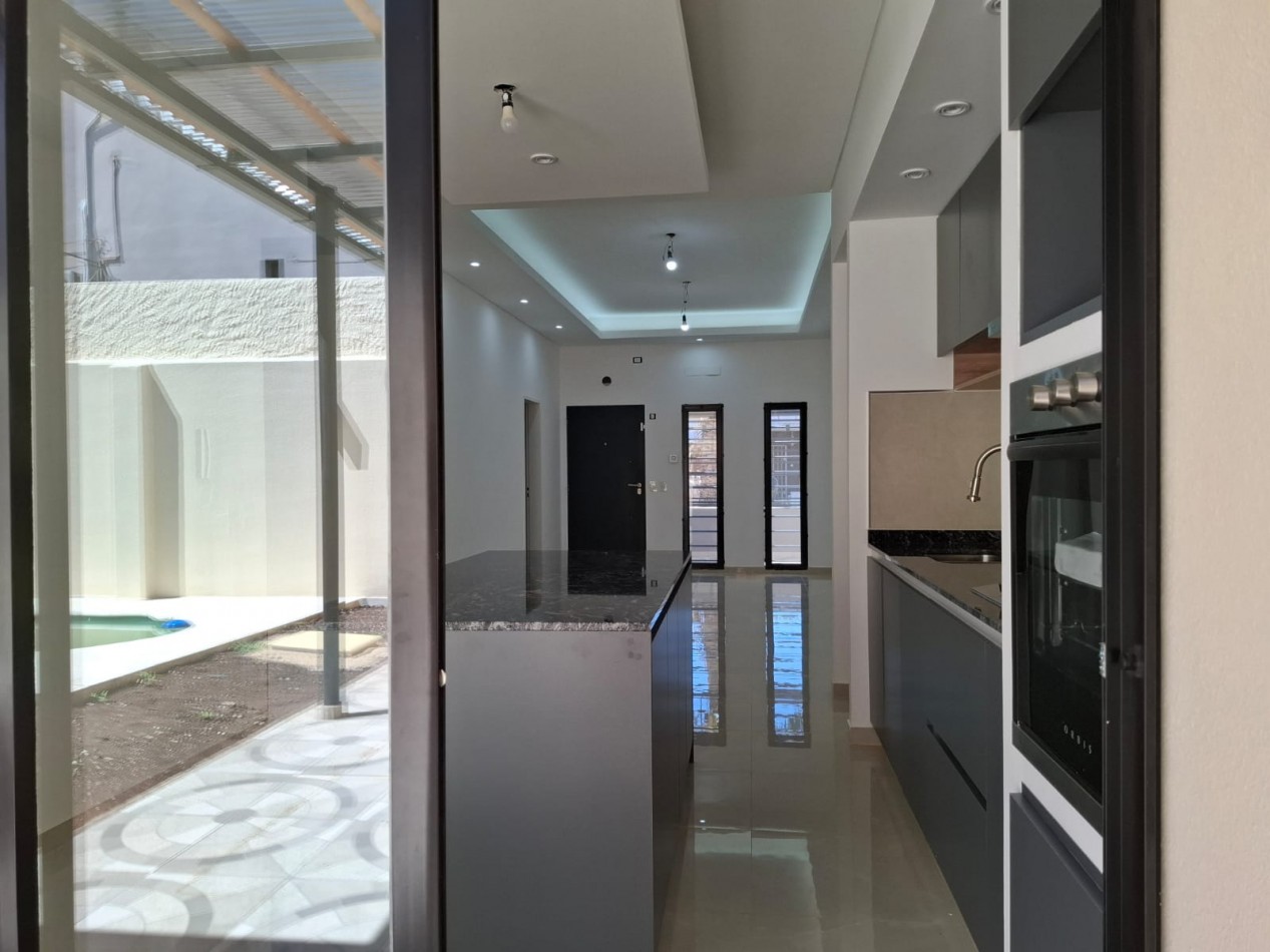 VENTA DE CASA DE 4 AMBIENTES a ESTRENAR EN MORON