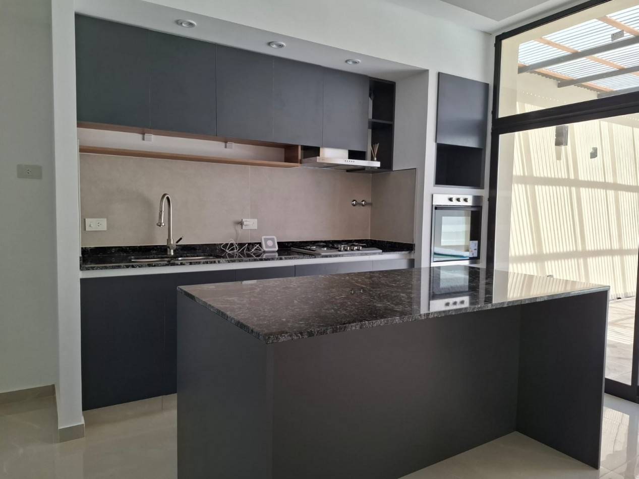 VENTA DE CASA DE 4 AMBIENTES a ESTRENAR EN MORON