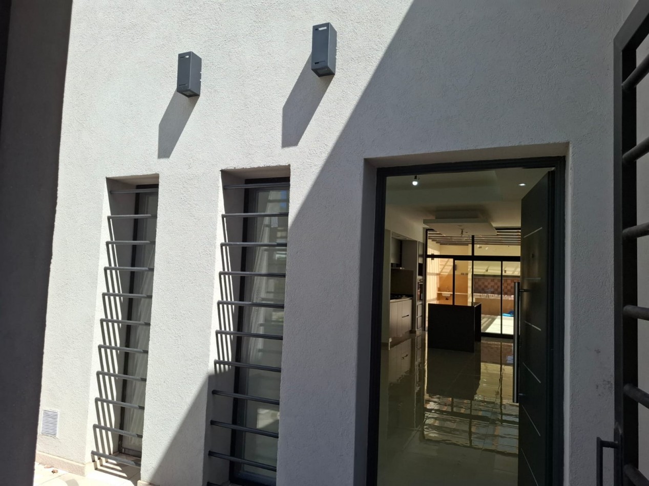 VENTA DE CASA DE 4 AMBIENTES a ESTRENAR EN MORON