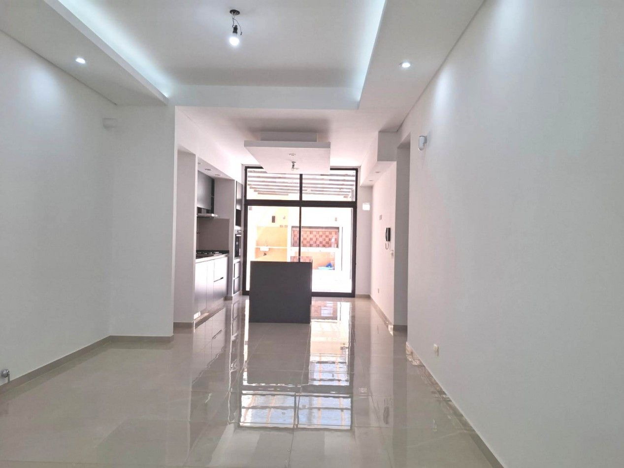 VENTA DE CASA DE 4 AMBIENTES a ESTRENAR EN MORON