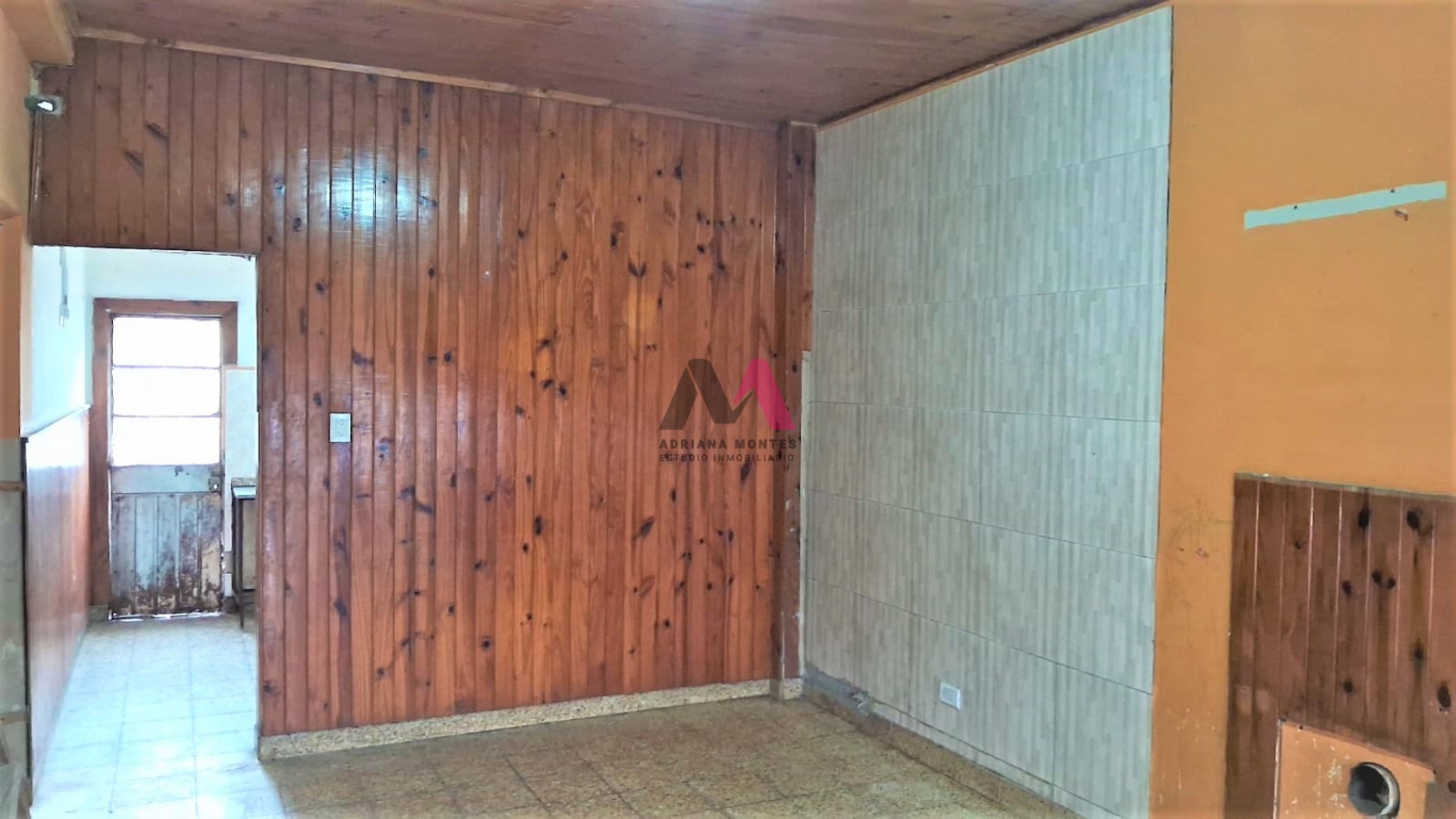 VENTA DE CASA DE 3 AMBIENTES EN MORON 